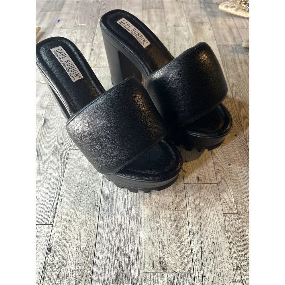 Cape Robbin Delta Black Padded Platform Sandals Womens 9 Chunky Block Heel Mules